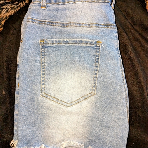 Jean Shorts/SZ Medium/Distressed stretchy jean shorts - Picture 4 of 4